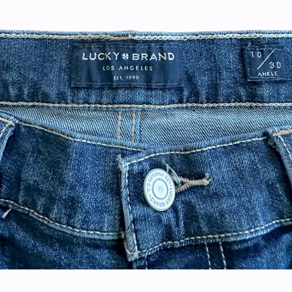 Lucky Brand High Rise Mom Jean Drew, Ankle, Size 10/30. - Image 4