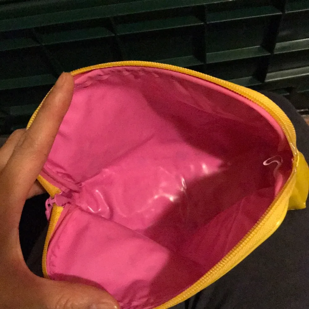 Clinique makeup bag - Image 2