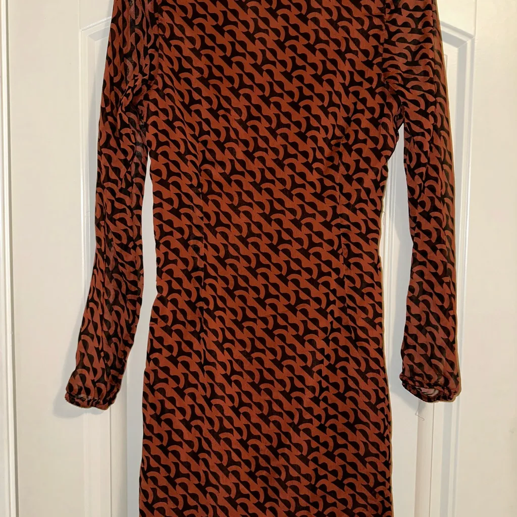 NWT A New Day Long Sleeve Ruched Front Bodycon Dress -  Brown Geo Print Small - Image 4