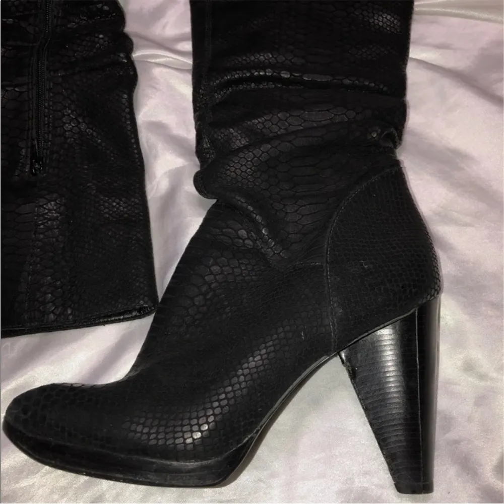 Carlos by Carlos Santana 8.5 Long Black Boots Snakeskin textured - Image 3