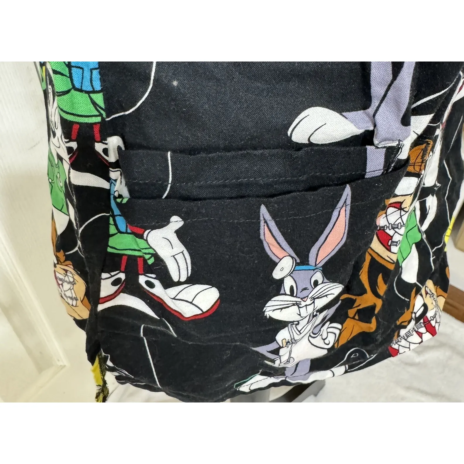 Looney Tunes Scrub Top What's Up Doc? Taz Marvin Tweety Pepe Bugs‎ Womens Sz S - Image 3