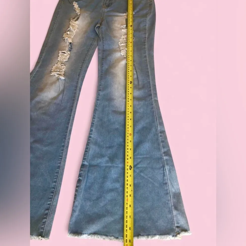 NWT Elite Jeans Distressed Destroyed Denim Light Wash Blue Size 11/30 - Image 6