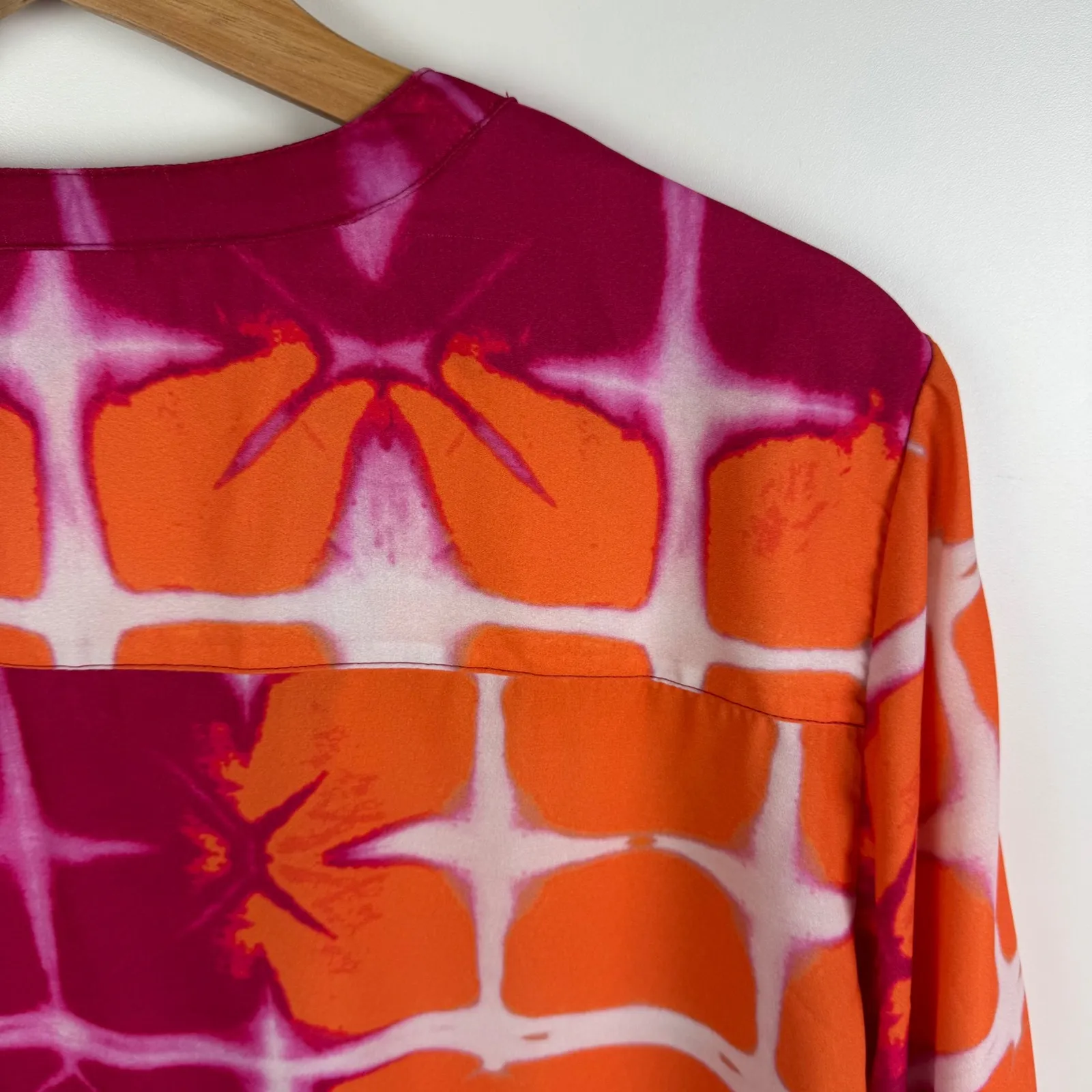 Chicos Tie Dye Abstract Blouse Size 3 XL V-Neck Colorful‎ Vibrant Lightweight - Image 4