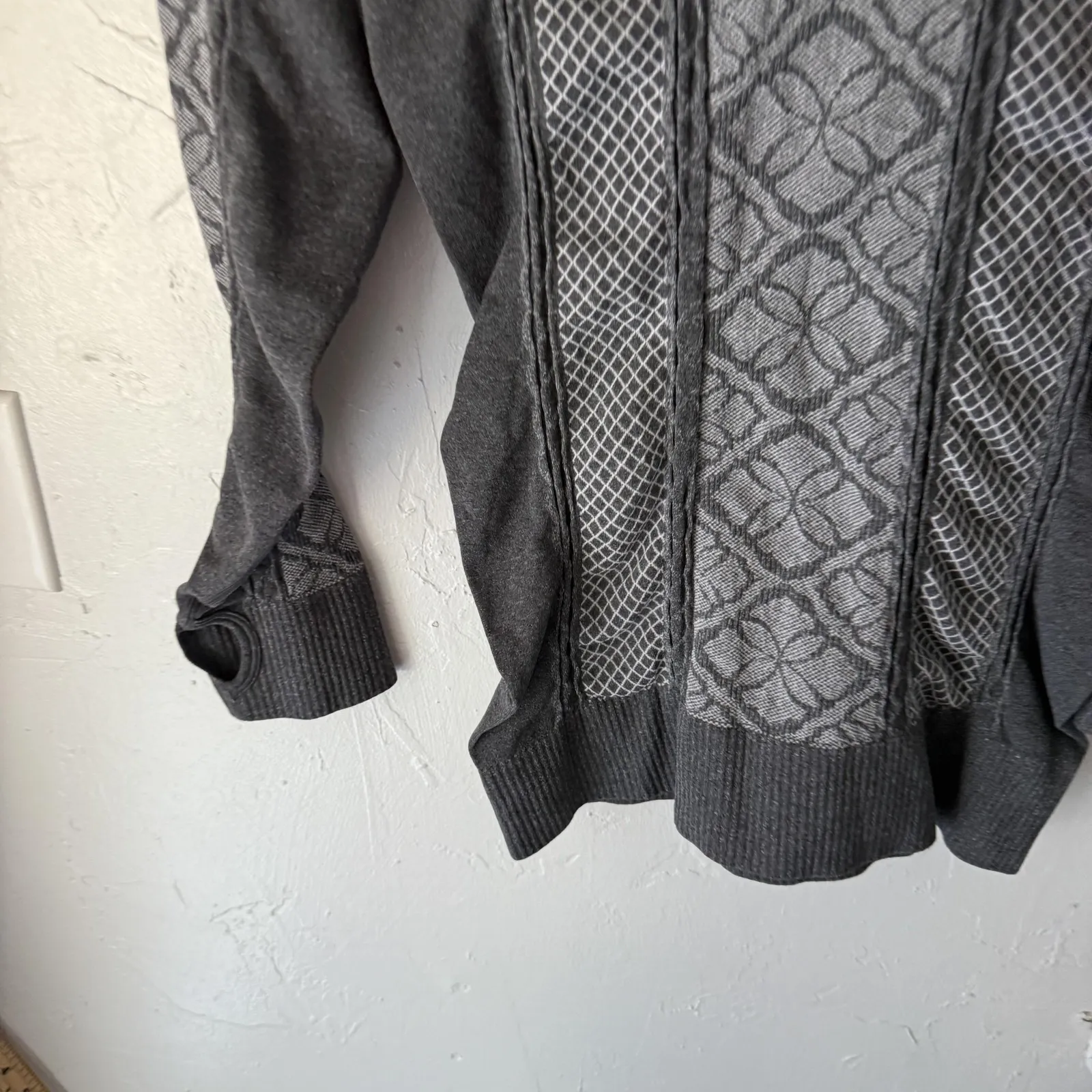 Athletic Essentials Sweater Womens Medium Gray Patterned Knit Cowl Neck Pullover - Image 8