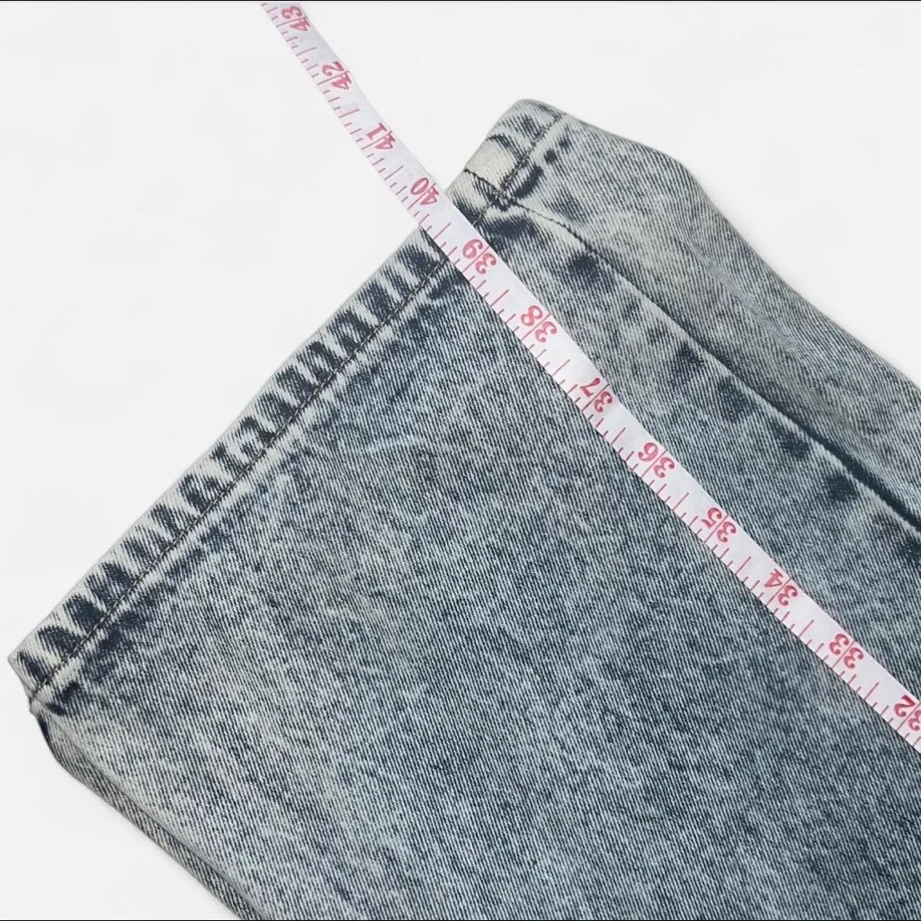 Forever 21 Blue Heart Design Straight Leg Jeans - Image 5