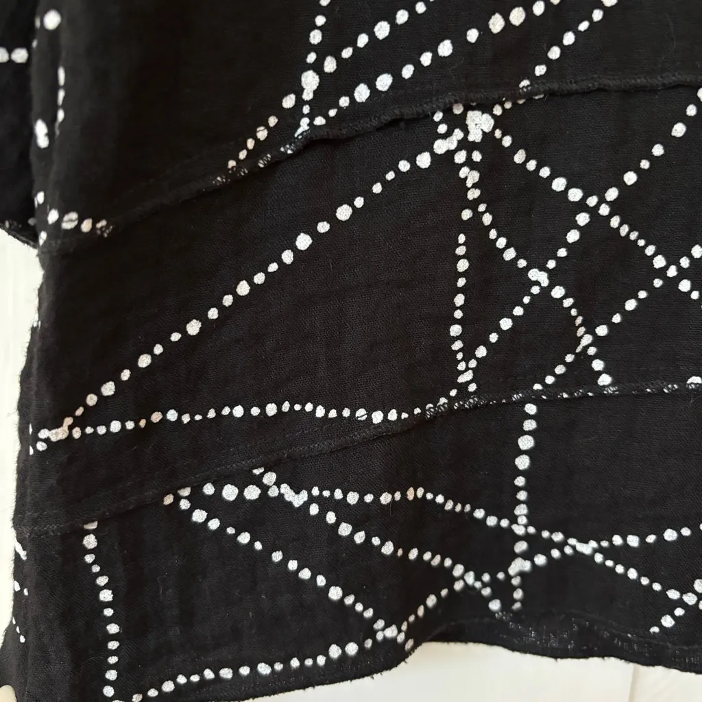 Habitat Black and White Lagenlook Patterned Blouse Statement Buttons Size Large - Image 9