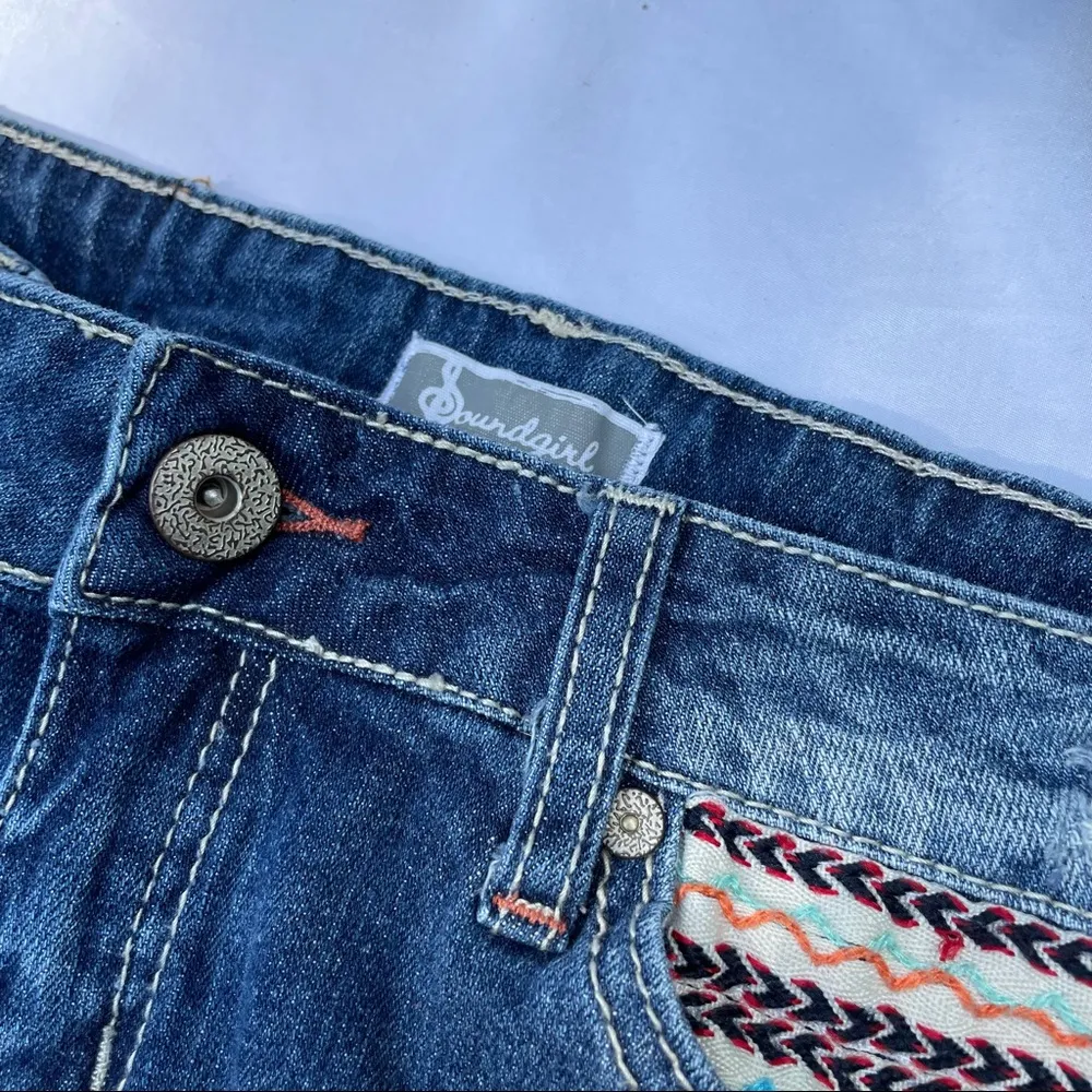 Soundgirl Distressed Aztec Boho Shorts - Image 7