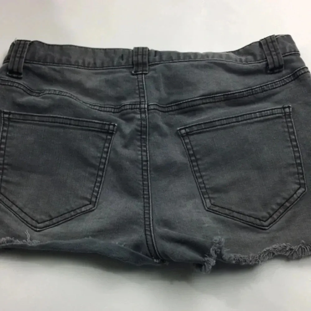 Venus ladies shorts  size S - Image 6