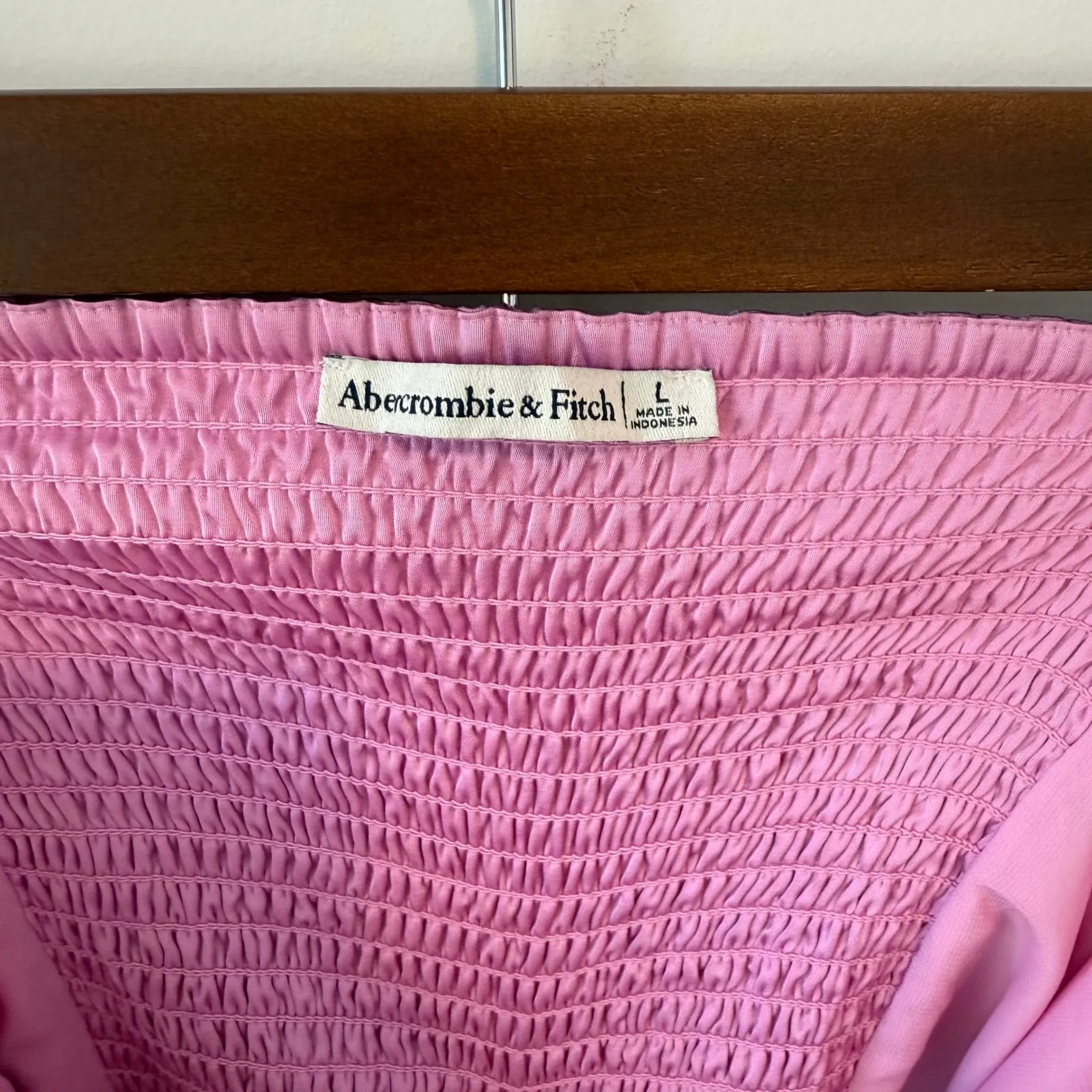 Abercrombie & Fitch Strapless Satin Top Size Large Smocked Back‎ Sleeveless - Image 8