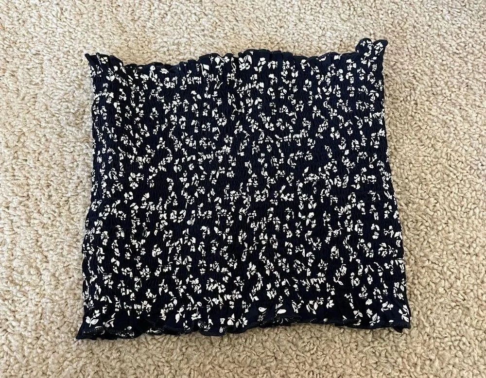 Navy blue and white floral tube top never worn - Image 2