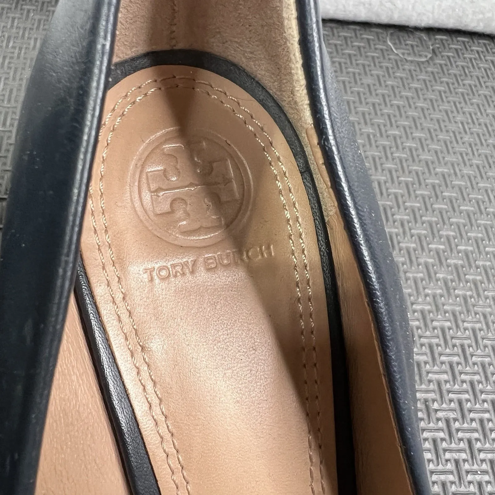 Tory Burch Blue Leather Wedge Pumps Logo Medallion Size 9.5M Classic Work - Image 3