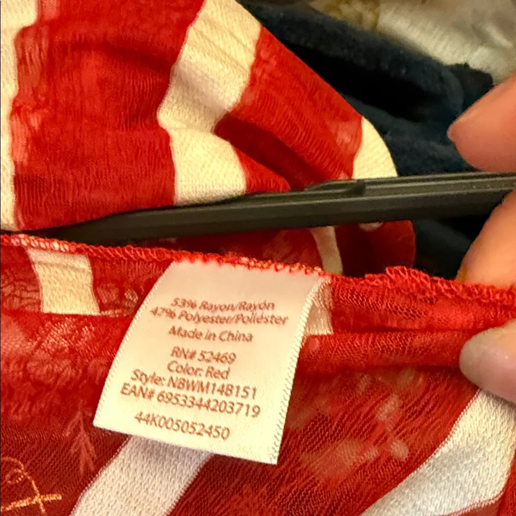 Red and White Striped Scarf - Image 3