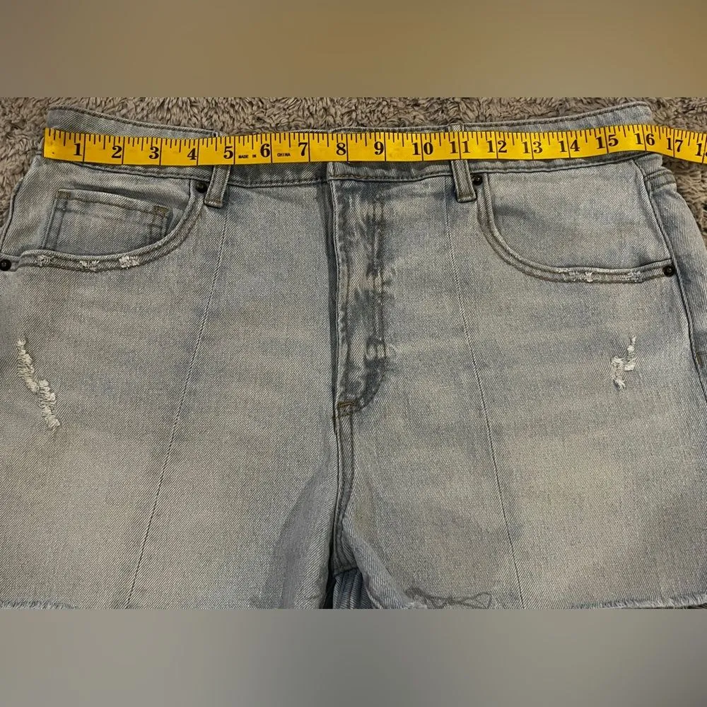 No Boundaries Denim Shorts Frayed Hem Distressing Detail Size 15 - Image 4