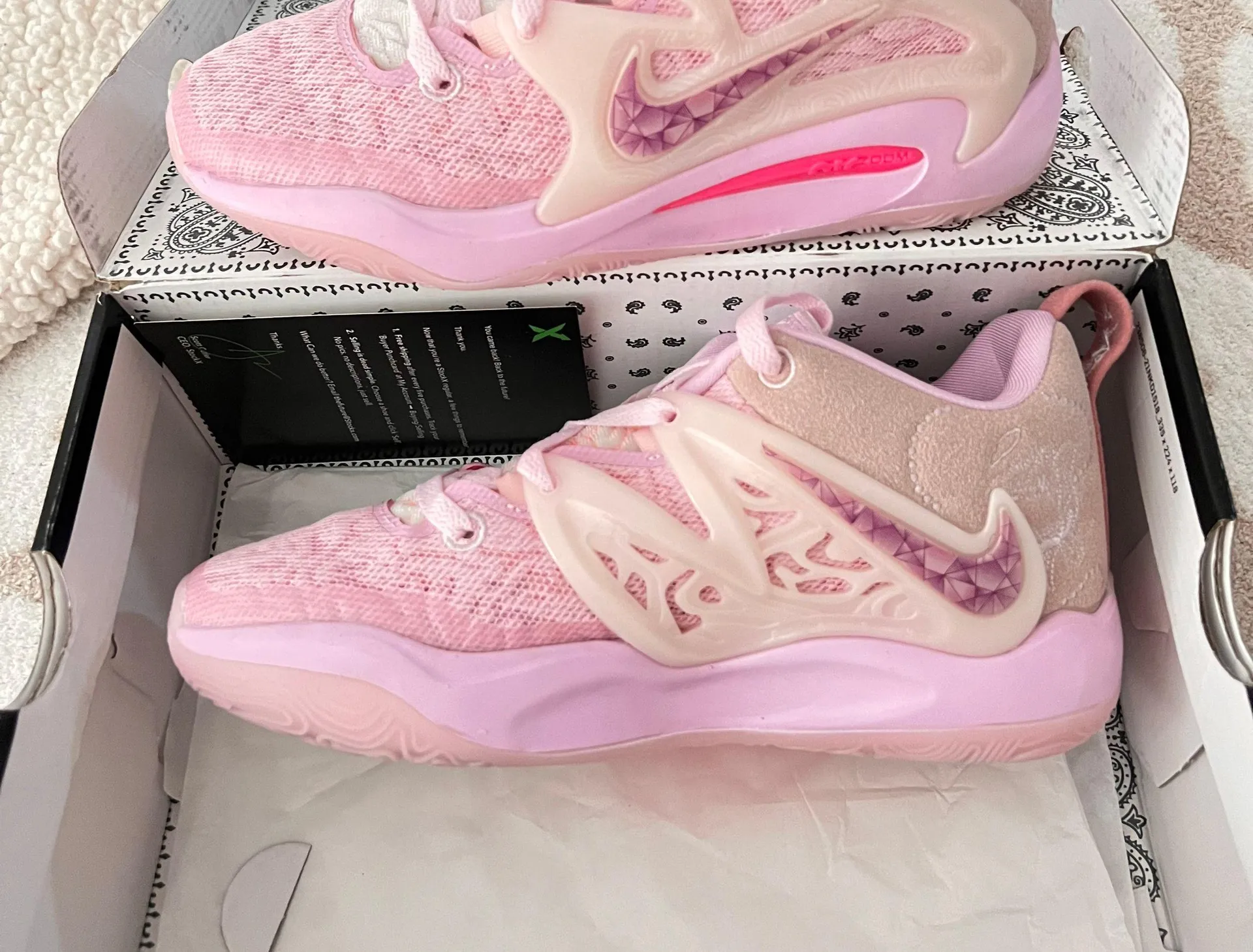 Pink Basketball Shoes - Image 2