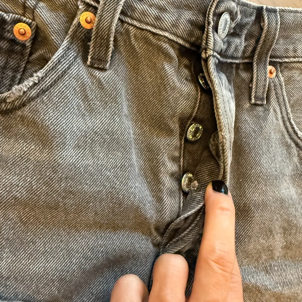 Levi’s 501 Distressed Gray Denim Shorts 28 - Image 3