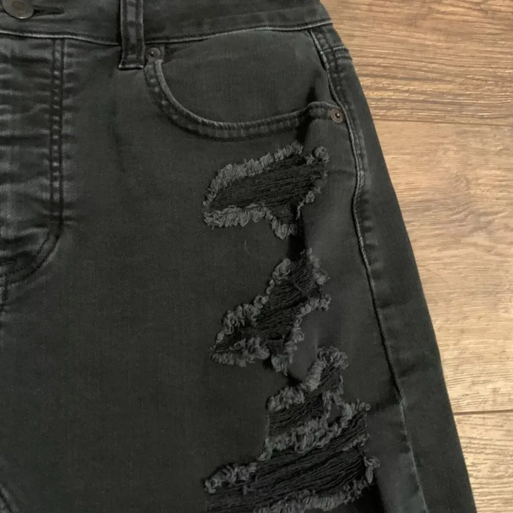 NWOT  Denim Skirt Size 10 Vintage Black Factory Destroyed - Image 3