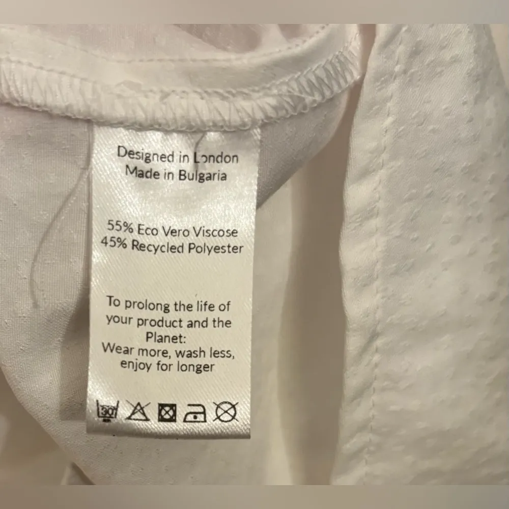 Saint + Sofia Galaxy V Cut Button Up Blouse in White Textured Fabric, Size S - Image 8