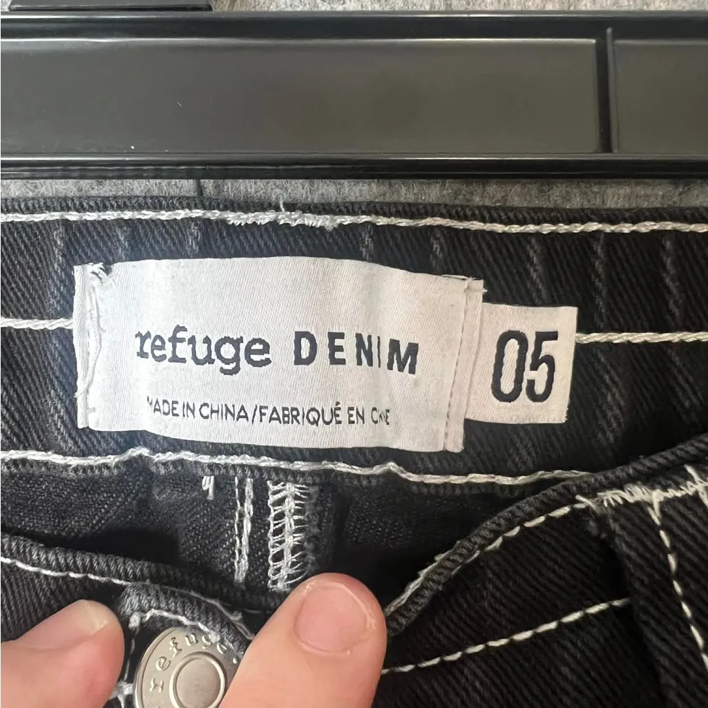 Refuge Denim Woman Size 5 grunge gothic black wide leg cargo pants. - Image 4