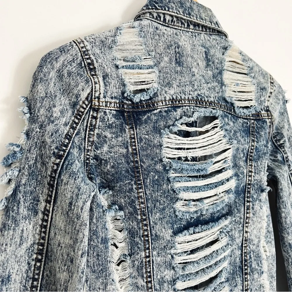Acid-Wash Thrashed Distressed Button-Front Denim Jacket | Size M - Image 4