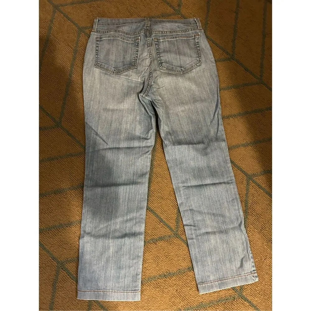 NEW NYDJ Light Wash Straight-Leg Jeans Flattering & Comfy 8 - Image 2
