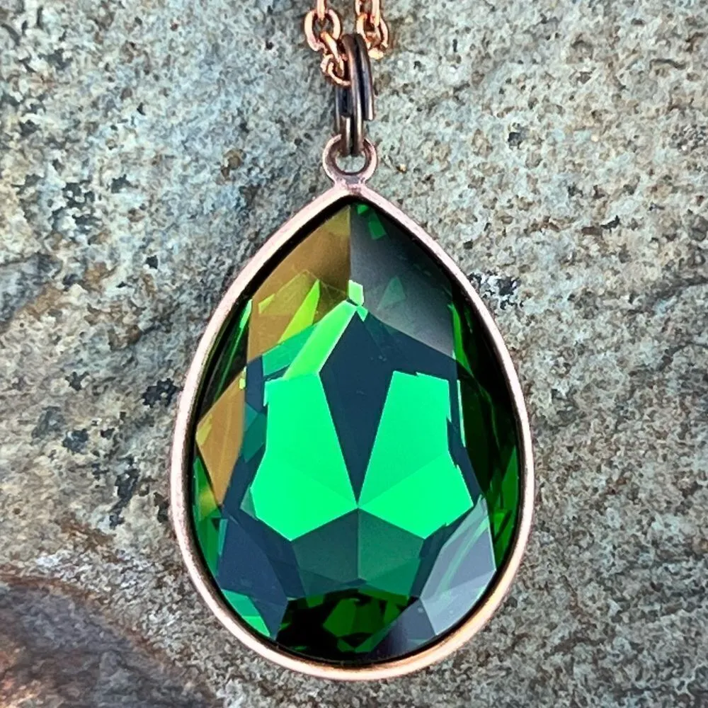 Handcrafted necklace with emerald green Swarovski crystal and chain Green - Image 5