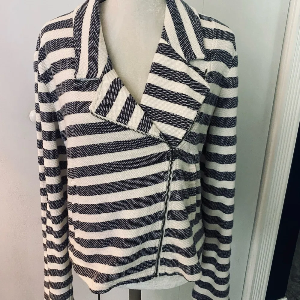 LOFT Blue and White Striped Knit Blazer with Lapel Collar - Image 7