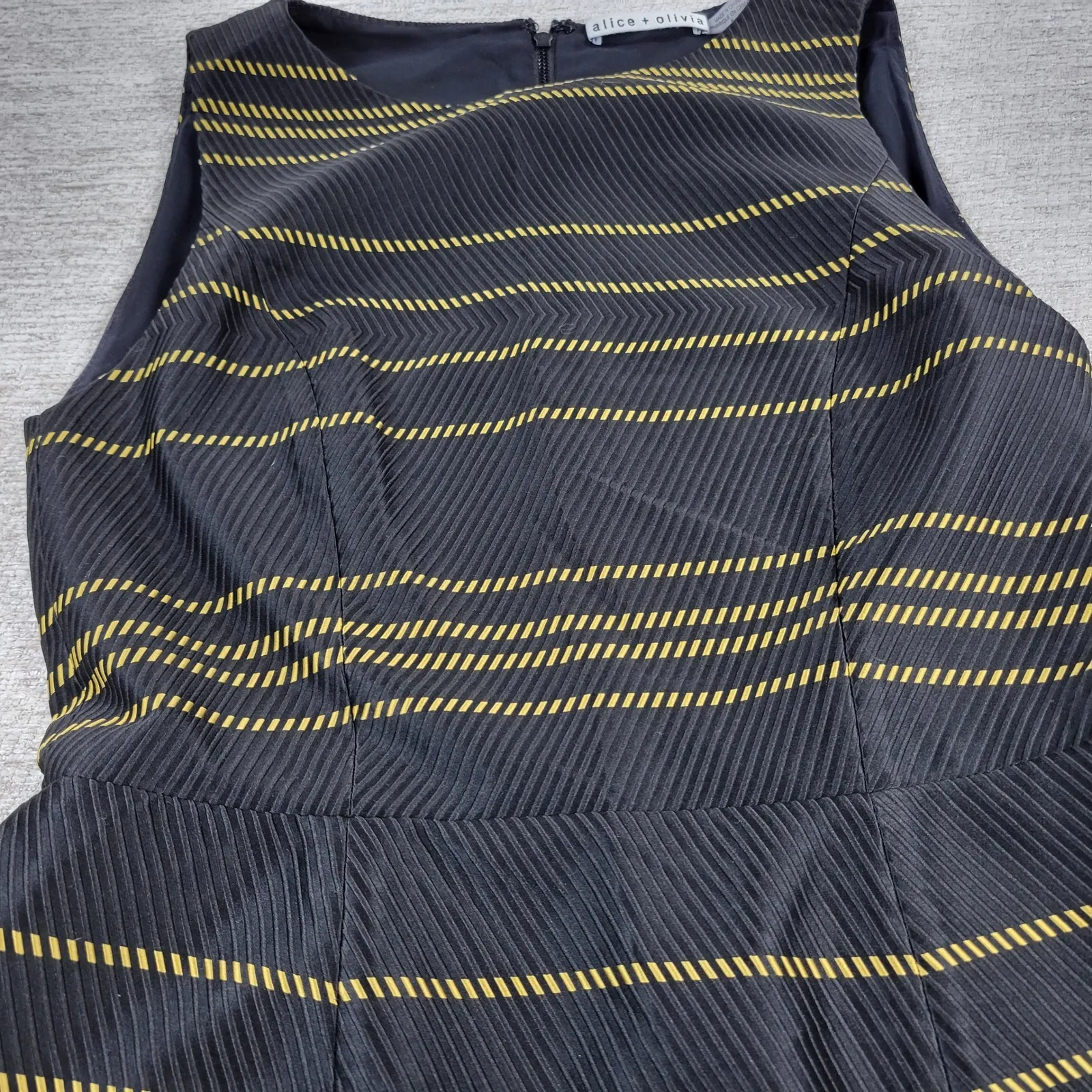 Alice+Olivia Lindsey Cocktail Dress Size 12 Sleeveless Black Velvet Gold Yellow - Image 7