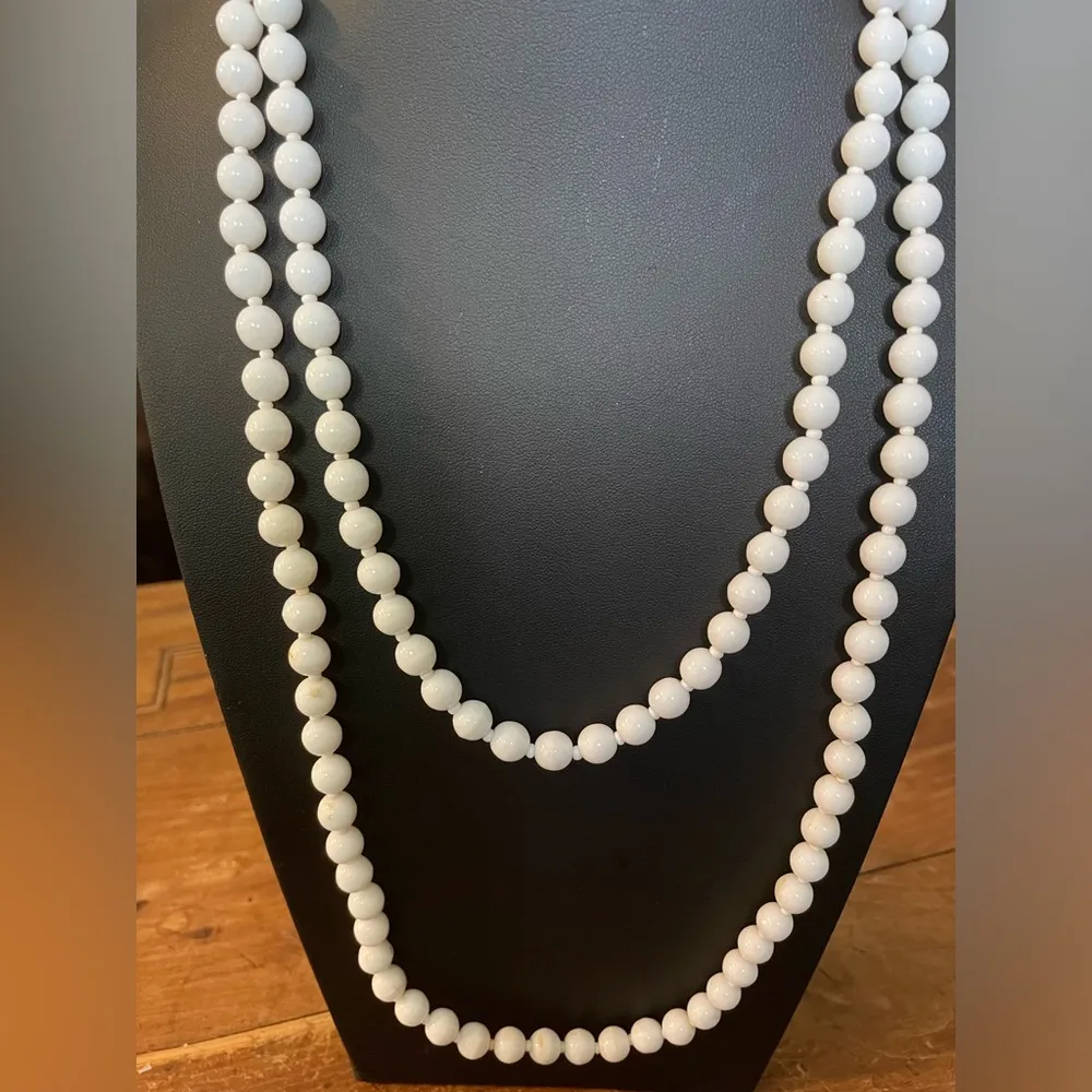 Vintage Set of Carol Dauplaise Milk Glass Necklaces White - Image 10