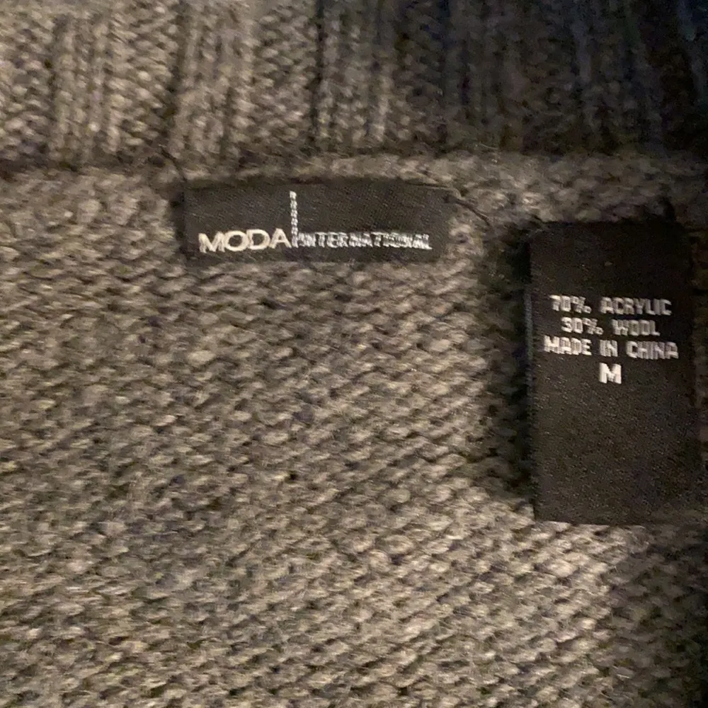 Women’s Wool Sweater with Leather Buckle Gray Size M - Image 4