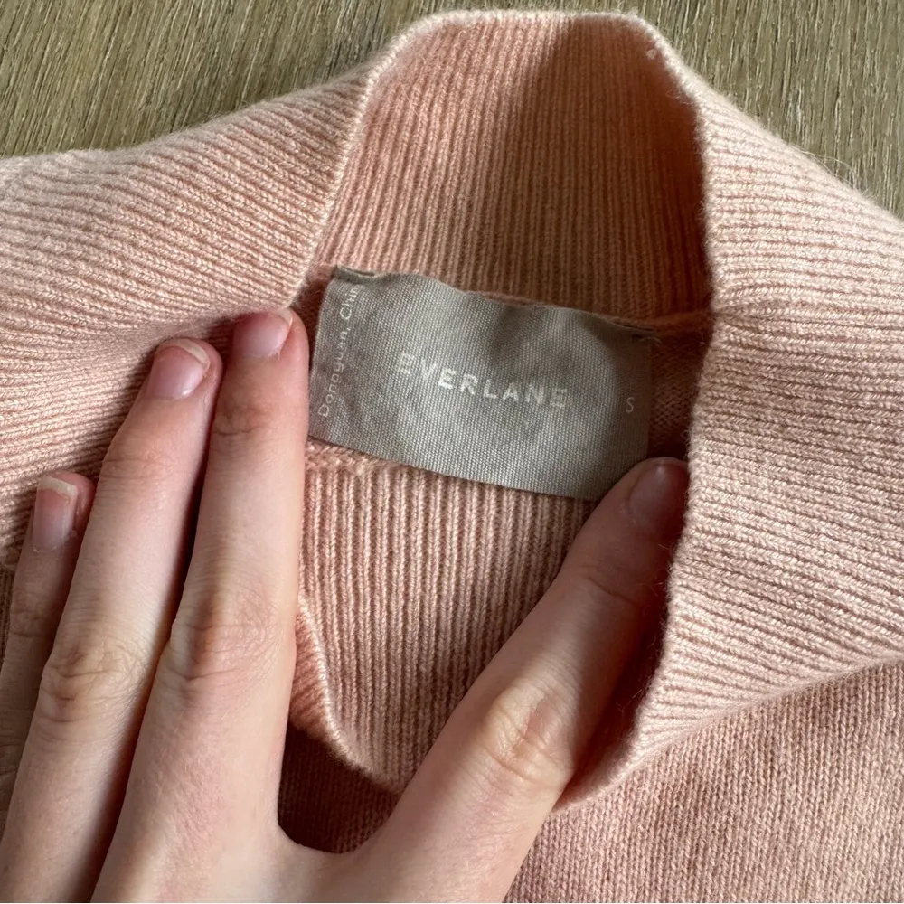 Everlane Cashmere Pink Sweater - Image 5