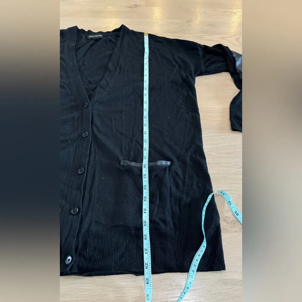 Banana Republic oversized black cardigan with faux leather trim size large - Image 7