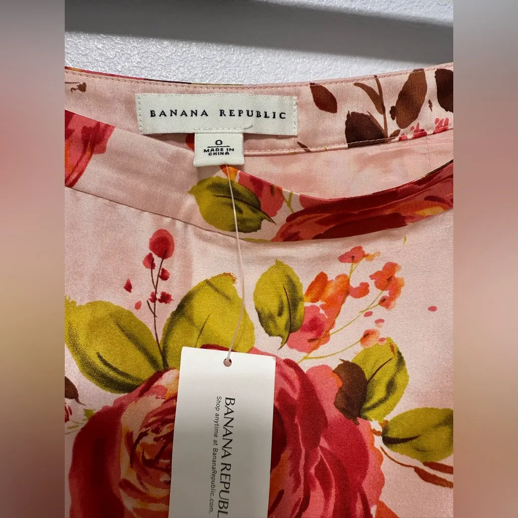 Banana Republic Floral Pencil Skirt in Pink and Red - Image 4