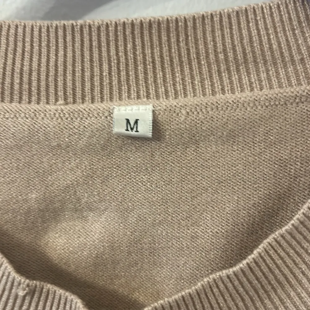 Tan and black striped crewneck sweater size medium - Image 2