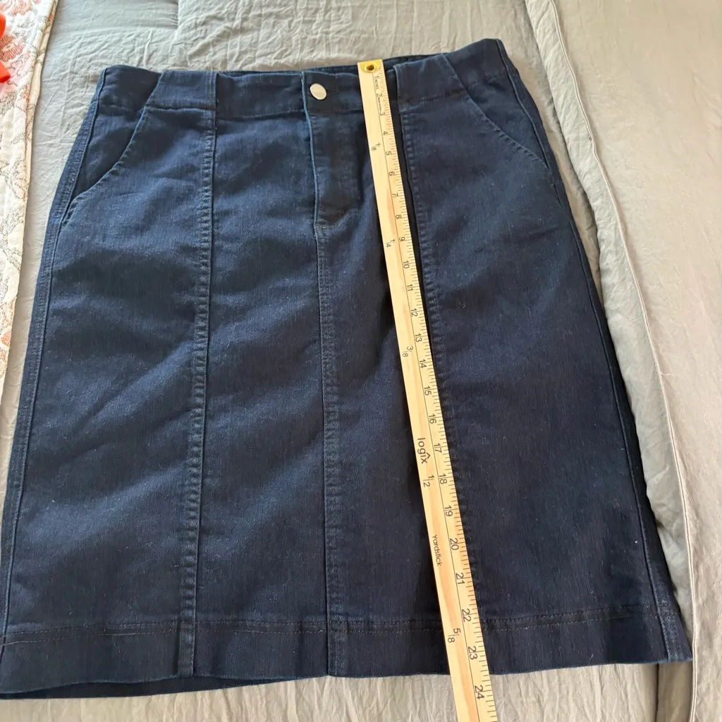 NWOT Lauren Ralph Lauren Dark Wash Denim Skirt. Size 12. Blue - Image 10