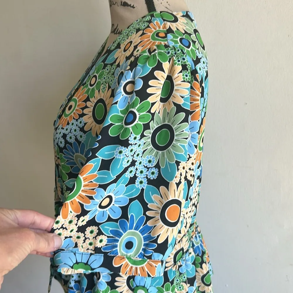 CAbi “Happy” Floral Top Size Medium - Image 9