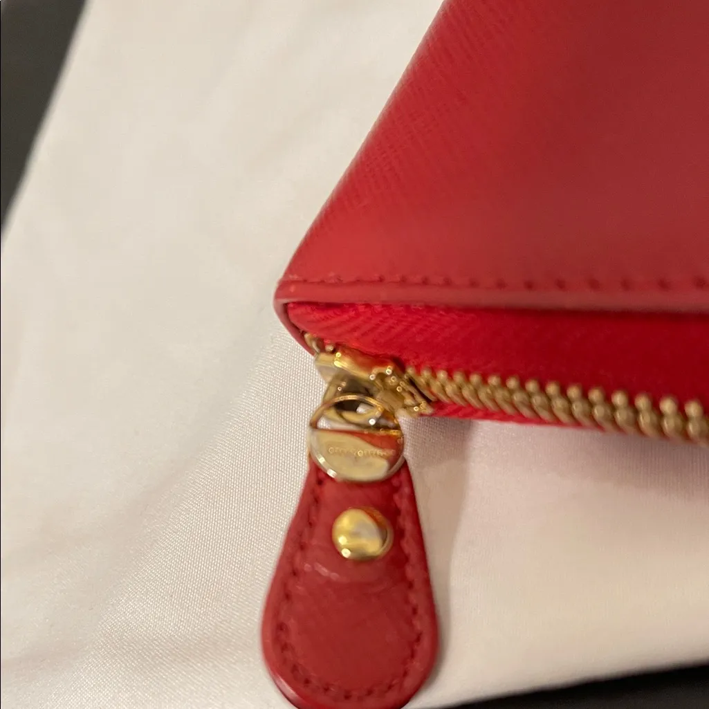 Salvatore Ferragamo Gancini Gancio Red Leather Women's Wallet Zip Around - Image 5