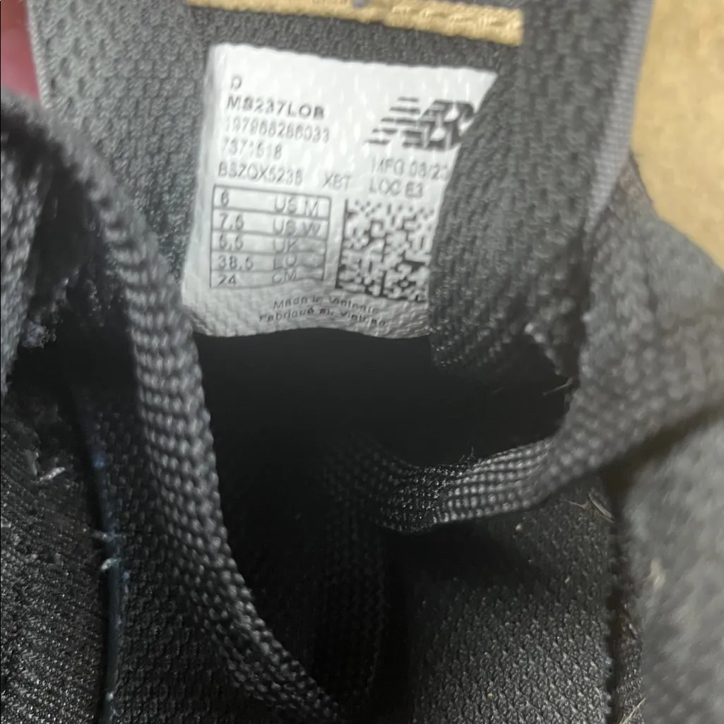 New Balance Black and Gray 237 Athletic Shoes
Size: 6 in men’s, 7.5 in women’s - Image 9