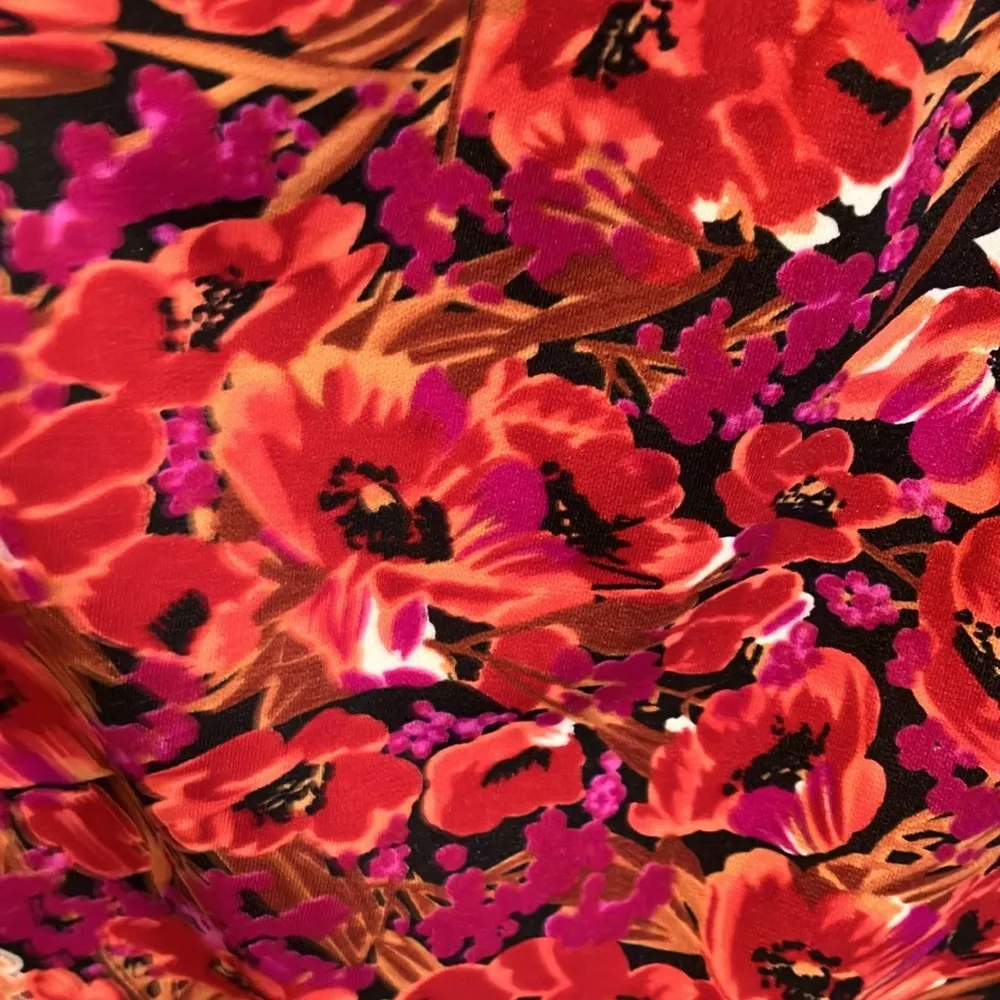 ABG floral mini elastic waist looks cute with a tie up linen white shirt - Image 3