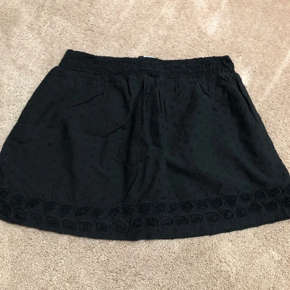 Daytrip Black Flower Mini Skirt Small - Image 3