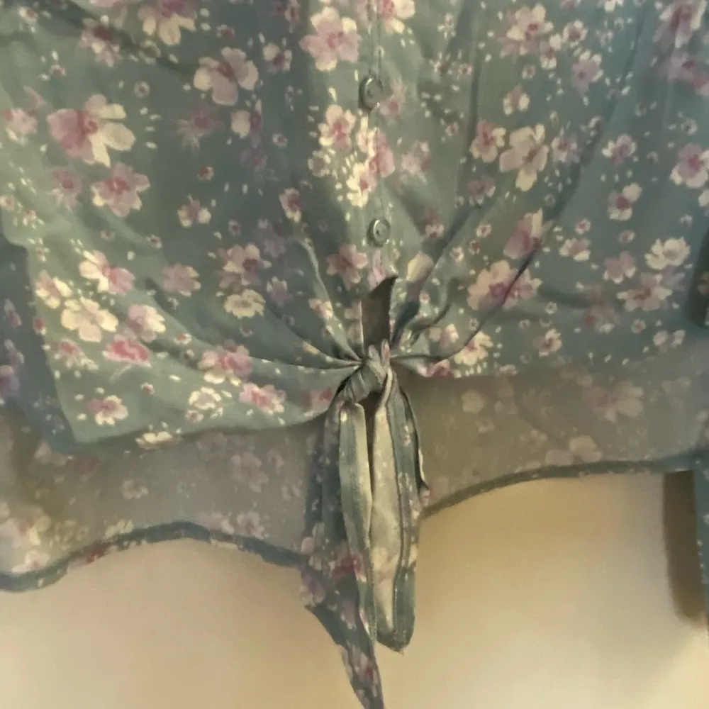 Womens Hippie Rose Long Sleeve Blouse Shirt L Blue White Purple Floral Bust 38” - Image 4