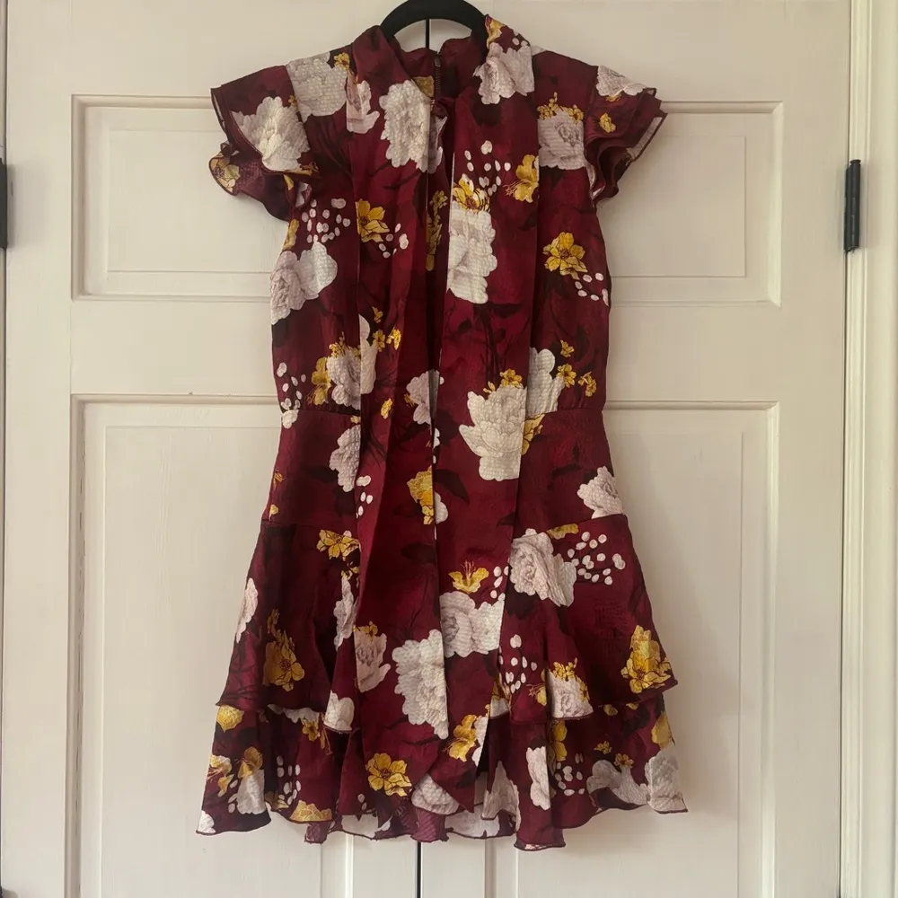 Alice + Olivia Lashay Ruffle Dress Size 4 Red Floral Mini Dres Bow Tie Neck Silk - Image 7