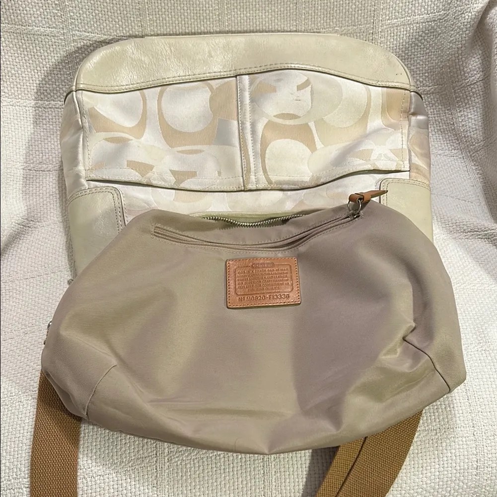 COACH F13336 Hampton Hobo Bag (2008) - Image 10