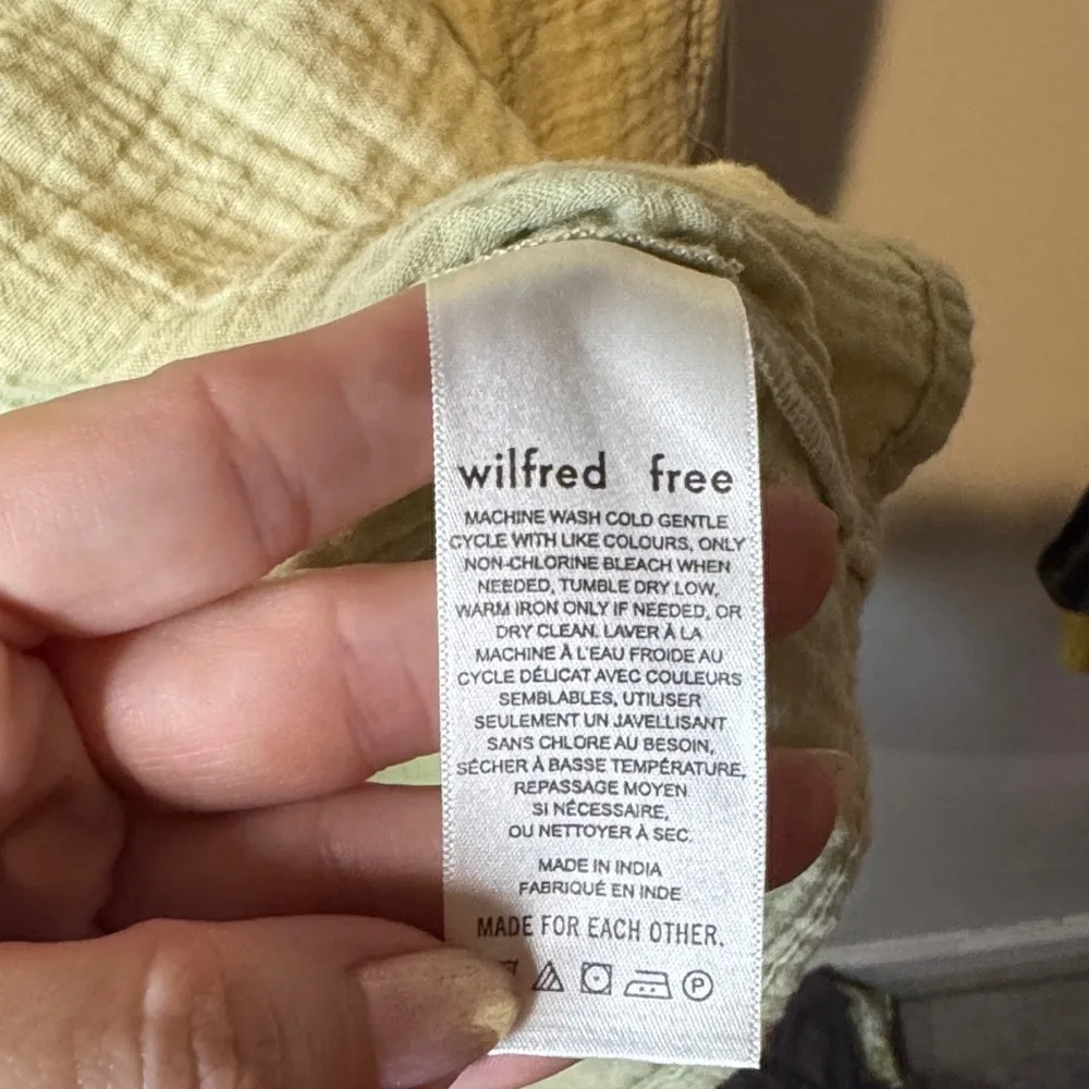 Wilfred ARITZIA Soft Green Blouse sz XS 100% organic cotton - Image 3