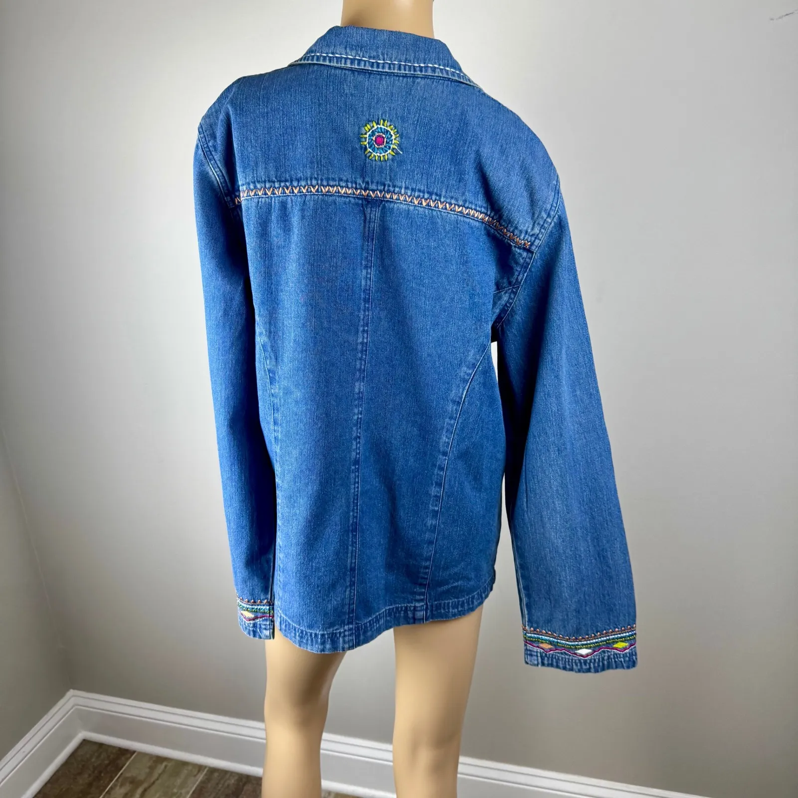 Two Twenty Sz M Embroidered Denim Jacket Western Aztec Southwestern Jean Coat Blue Size M - Image 6
