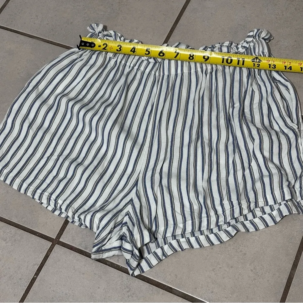 Hollister Women Elastic Waist Ultra High Rise Stripe Shorts White Size‎ S - Image 7