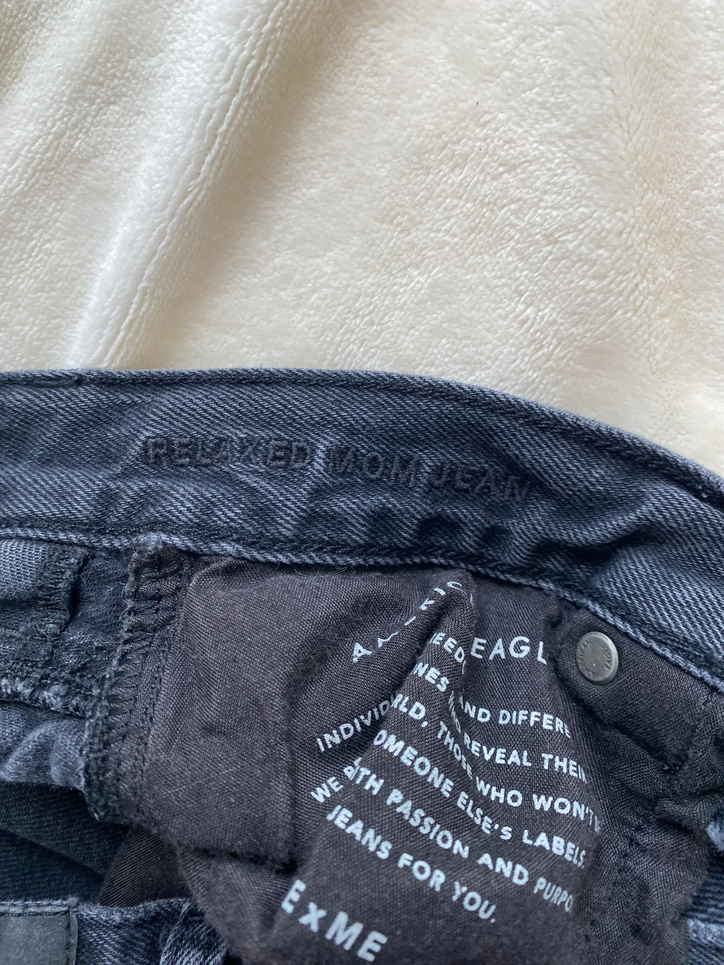 American Eagle Relaxed Mom Jean - Image 5