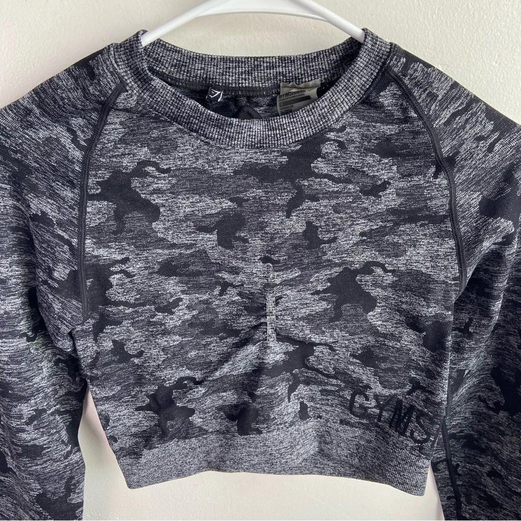 Gymshark Black and Gray Camo Seamless Long Sleeve Crop Top - Image 9