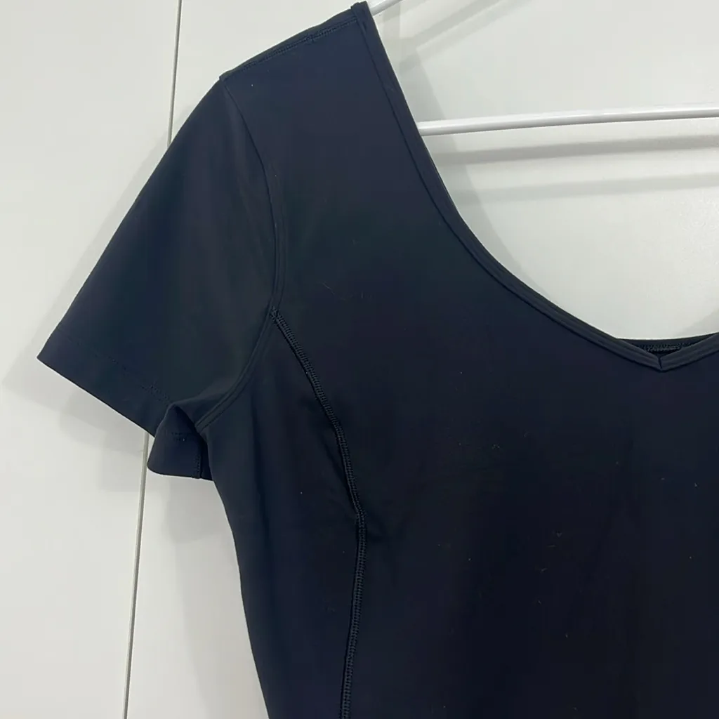 Lululemon Size 4 Black Align Tee T-Shirt Short Sleeve Workout Top - Image 5