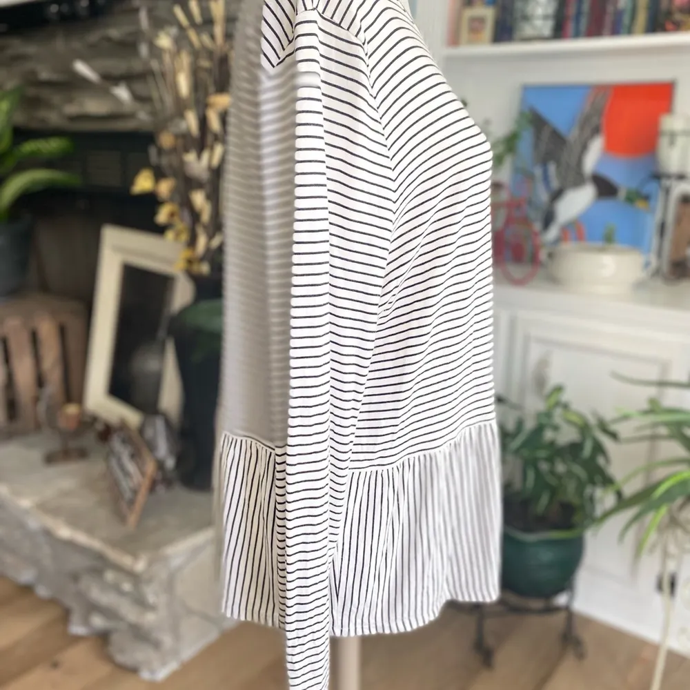 Old Navy White and Blue Peplum Top - Image 3