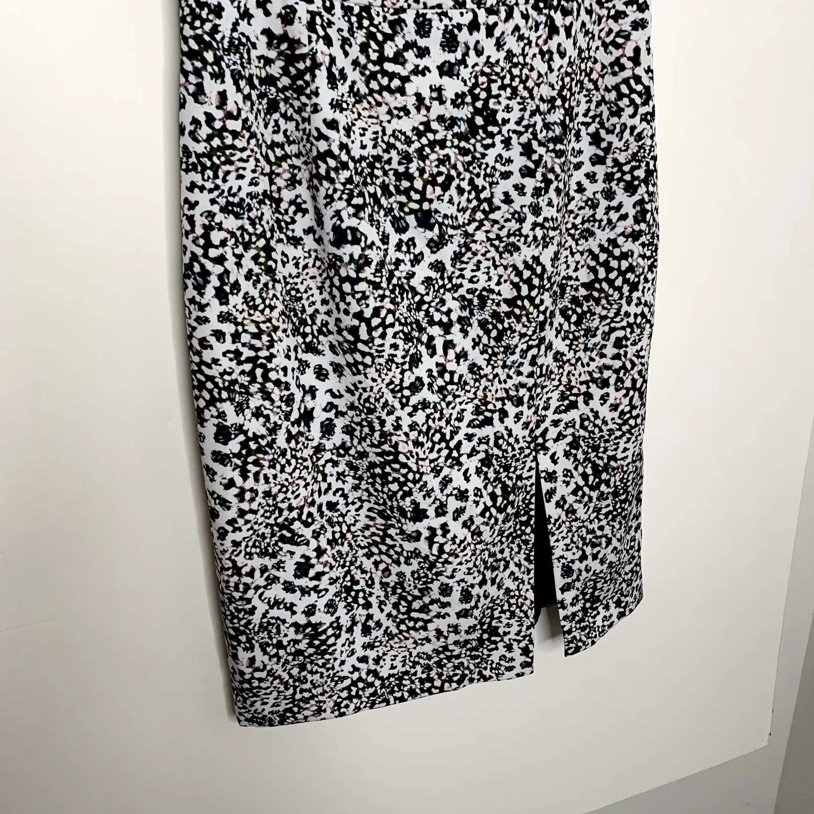 Black Halo Hepburn Kaleidoscope Off Shoulder Dress Womens Size 12 White Black - Image 4